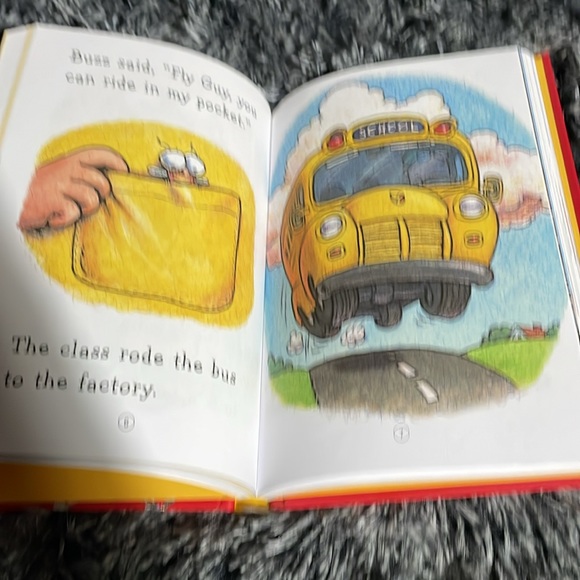 Hardcover Book: Fly Guy 6 easy-to-read stories - Picture 4 of 5